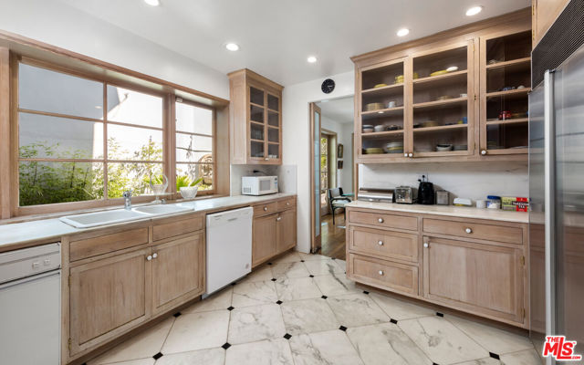 8855 Hollywood Boulevard, Los Angeles, California 90069, 3 Bedrooms Bedrooms, ,2 BathroomsBathrooms,Single Family Residence,For Sale,Hollywood,24392975