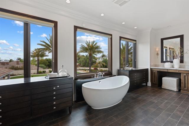 2574 Muirfields Drive, Carlsbad CA: https://media.crmls.org/mediaz/6e51f089-d671-4336-9b99-02a530ac3291.jpg
