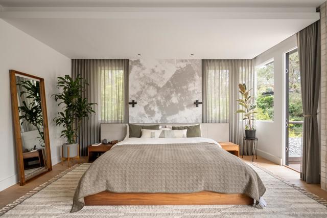 404 Pine Needles, Del Mar CA: https://media.crmls.org/mediaz/6e51fc2c-b47b-4a35-8d42-70e166a7e4cc.jpg