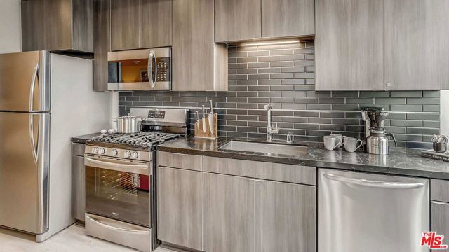 755 S Spring Street, Los Angeles CA: https://media.crmls.org/mediaz/6e526c74-a7d6-4b37-b433-7ea341d45c8f.jpg