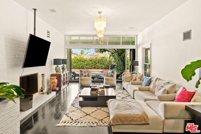 2324 N Vermont Avenue, Los Angeles CA: https://media.crmls.org/mediaz/6e52a3ae-f157-4c25-ba76-b7cf5f0dbad2.jpg