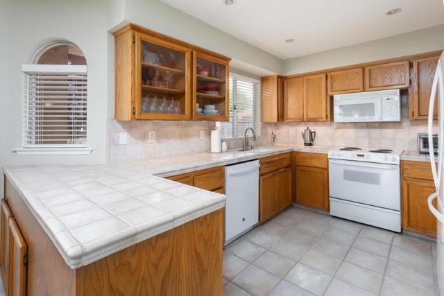 847 Amber Avenue, Clovis CA: https://media.crmls.org/mediaz/6e53293c-bc3e-483d-83b5-cab7a8ca38b5.jpg