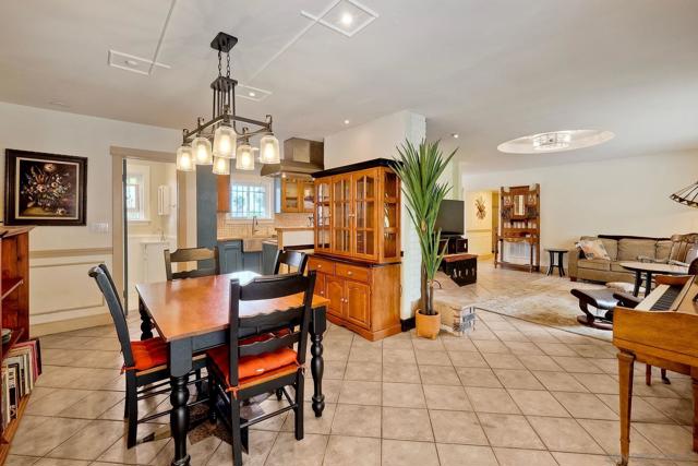 9435 Morcado Cir, La Mesa CA: https://media.crmls.org/mediaz/6e53891d-d419-4a31-abf0-189dbc892e09.jpg