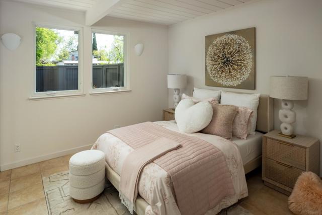 801 Talisman Drive, Palo Alto CA: https://media.crmls.org/mediaz/6e53aae1-daf1-4624-be12-4d4ef92bee37.jpg