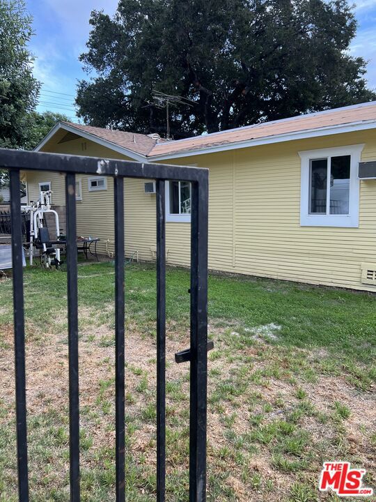 7231 Vanalden Avenue, Reseda CA: https://media.crmls.org/mediaz/6e53b7e0-5718-4b43-b588-49d2731b6b11.jpg