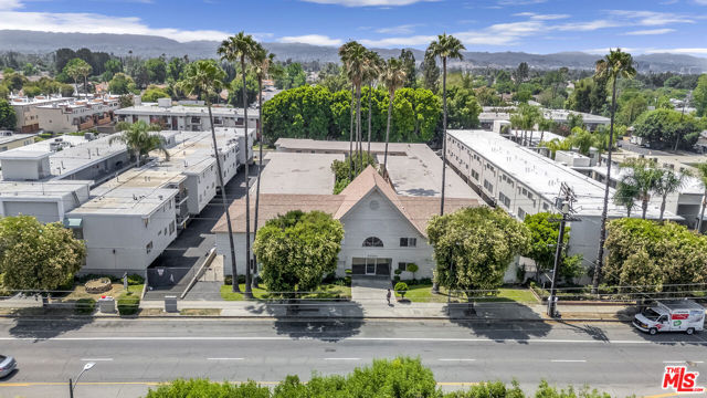20234 Roscoe Boulevard, Winnetka CA: https://media.crmls.org/mediaz/6e5411cb-799b-491e-b8b2-16bb64fd8a8d.jpg
