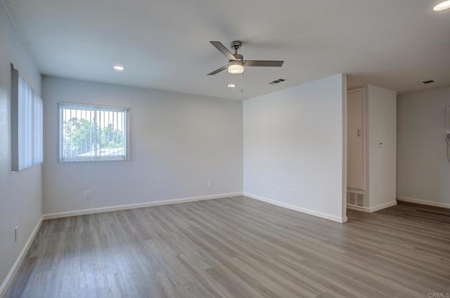 Detail Gallery Image 5 of 10 For 1064 N Escondido Bld #E,  Escondido,  CA 92026 - 3 Beds | 2 Baths