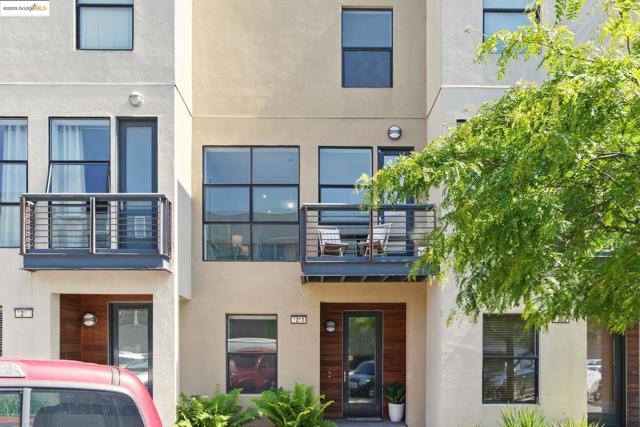 1213 67Th St, Oakland CA: https://media.crmls.org/mediaz/6e54818d-0923-4b7c-8ee4-71a5d91573a0.jpg