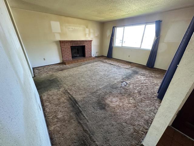 840 N Madeira Avenue, Salinas CA: https://media.crmls.org/mediaz/6e55478d-717a-42d9-bf2d-b93d86b438ab.jpg