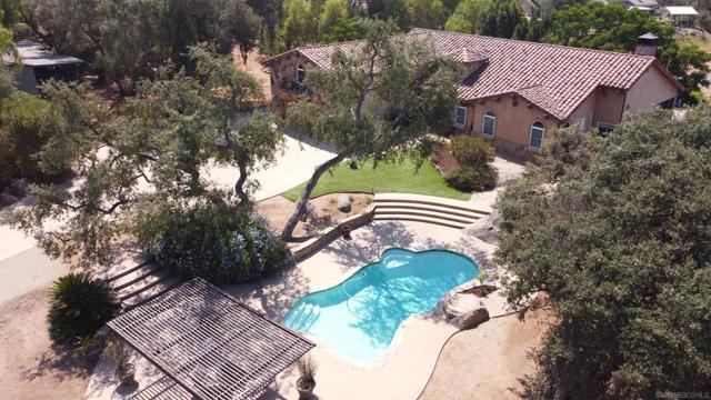 1445 Terracita Ln, Alpine CA: https://media.crmls.org/mediaz/6e55a8ad-dc8e-4d11-987b-fcfc66c55454.jpg