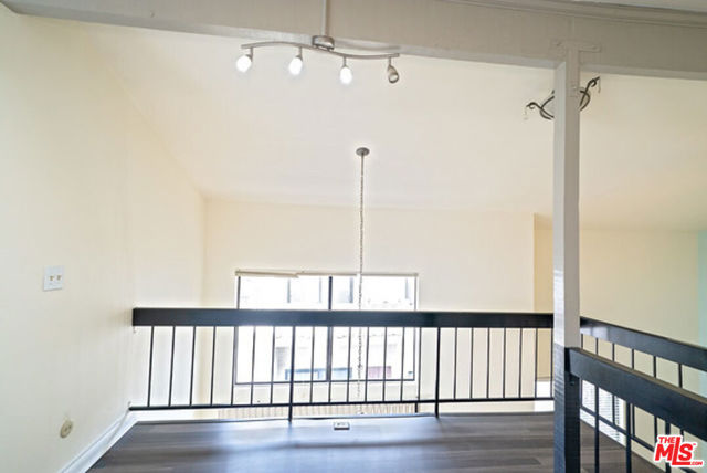 18433 Hatteras Street, Tarzana CA: https://media.crmls.org/mediaz/6e56ad62-b9be-40d3-8728-5902ce9577dd.jpg
