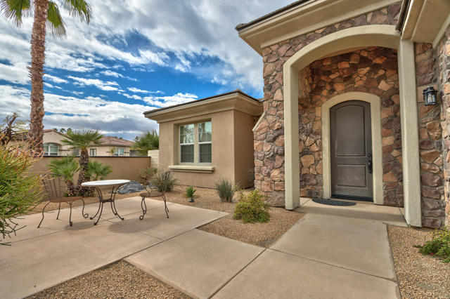 153 Merano Way, Palm Desert CA: https://media.crmls.org/mediaz/6e56d1d6-0107-4eee-9649-4589fb96b10d.jpg
