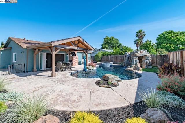 648 Buckeye Dr, Livermore CA: https://media.crmls.org/mediaz/6e570da9-552f-47ad-baac-33cfdd4bfa20.jpg