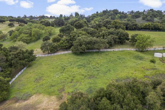 14205 Shannon Road, Los Gatos CA: https://media.crmls.org/mediaz/6e573494-be6f-429f-aca8-8fef132b7bbb.jpg
