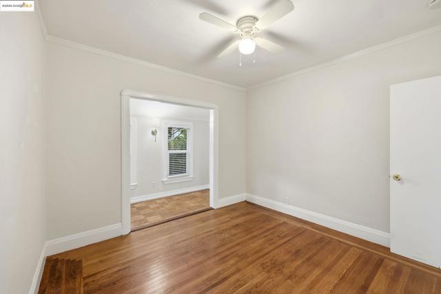 2430 27th Ave Unit D, Oakland CA: https://media.crmls.org/mediaz/6e57aac7-4ef0-4fbc-a5df-6cb5efe8193c.jpg