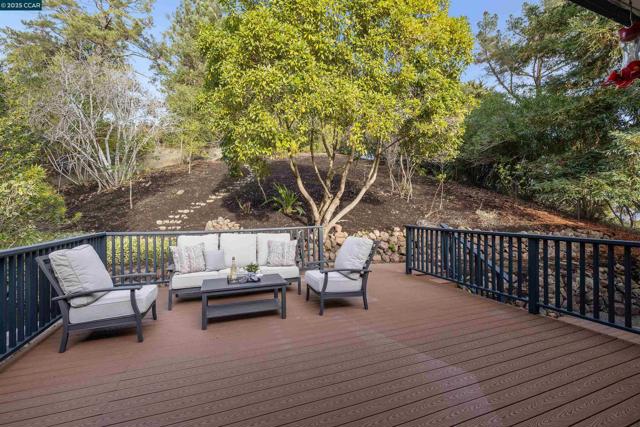 4104 El Nido Ranch Rd, Lafayette CA: https://media.crmls.org/mediaz/6e57b184-99bb-4f07-964f-6579ec250354.jpg
