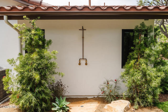 1207 Westridge Drive, Ventura CA: https://media.crmls.org/mediaz/6e57b3a4-3a9a-40c1-85df-fe0313700ea6.jpg