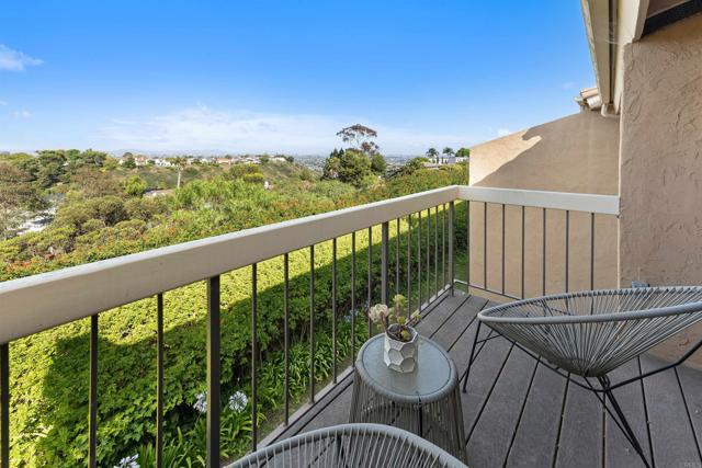 6635 Caminito Scioto, La Jolla CA: https://media.crmls.org/mediaz/6e58404d-2dad-42fb-bc58-5c83ec10e7a5.jpg
