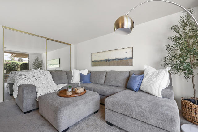 5 Fordham Court, Rancho Mirage CA: https://media.crmls.org/mediaz/6e58709e-ba2e-46de-af67-1a208e9b0209.jpg