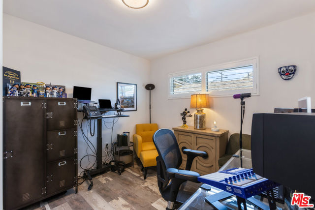 10315 Fairgrove Avenue, Tujunga CA: https://media.crmls.org/mediaz/6e588034-b424-40f3-9c77-422eb25ada82.jpg