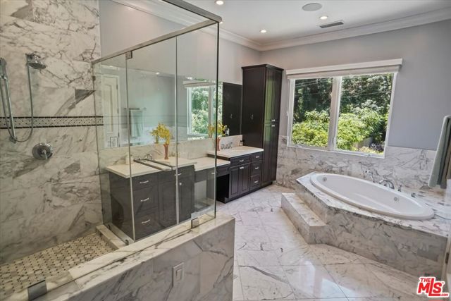 1701 Roscomare Road, Los Angeles CA: https://media.crmls.org/mediaz/6e58b6af-1f96-418b-ab0a-70782999e362.jpg