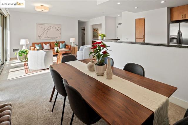 438 W Grand Ave, Oakland CA: https://media.crmls.org/mediaz/6e58e71a-8c9c-4702-bcd8-e0ea61c276ae.jpg