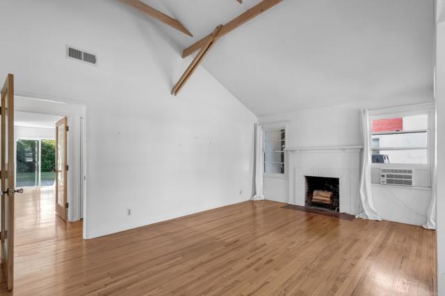 1715 Cedar St, Santa Monica CA: https://media.crmls.org/mediaz/6e590842-219e-48a9-9126-a71e630b5cd2.jpg