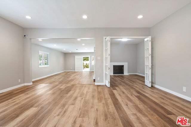 6421 Gaviota Avenue, Van Nuys CA: https://media.crmls.org/mediaz/6e5b3055-d619-494d-b724-f5371d9fdc53.jpg