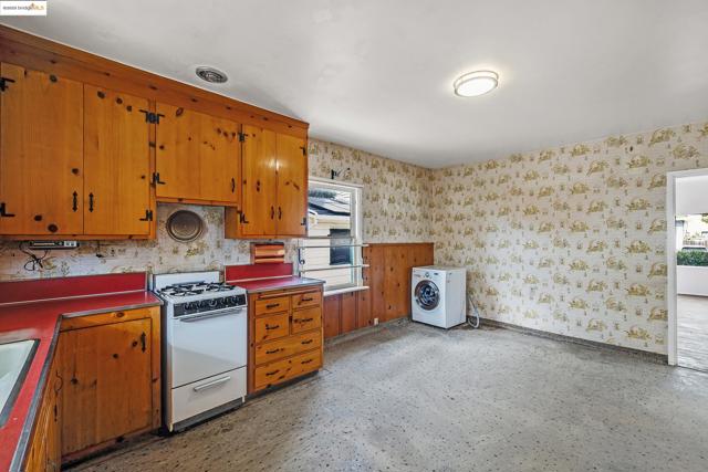 Image 11 of 31 For 532 Talbot Ave