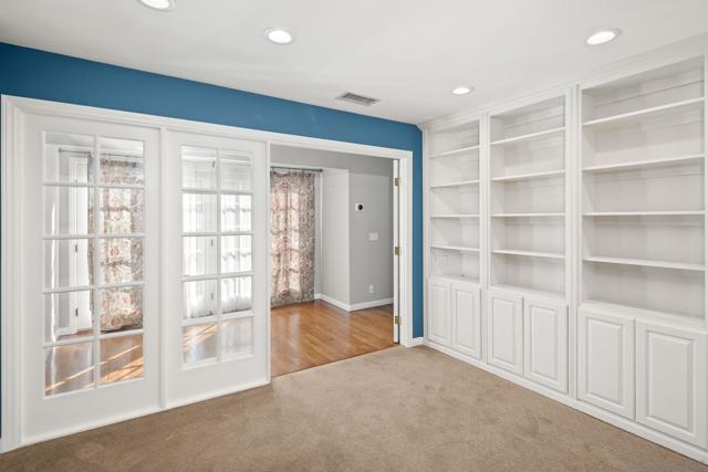 3733 La Cresta Dr, San Diego CA: https://media.crmls.org/mediaz/6e5b3897-4103-48aa-8cea-776bc8bb5e79.jpg