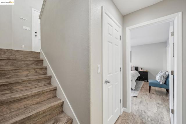711 Summer Ln, Richmond CA: https://media.crmls.org/mediaz/6e5b68ca-d9c0-4621-b494-07e451b49f67.jpg