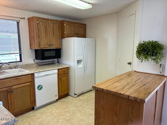 384 Hadley Drive, Ventura CA: https://media.crmls.org/mediaz/6e5be0e2-2713-455a-9f19-b445b7199aac.jpg