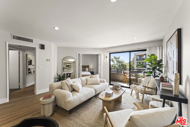 4589 Via Marisol, Los Angeles CA: https://media.crmls.org/mediaz/6e5c217a-0f90-47ac-b537-473ca04ced7a.jpg