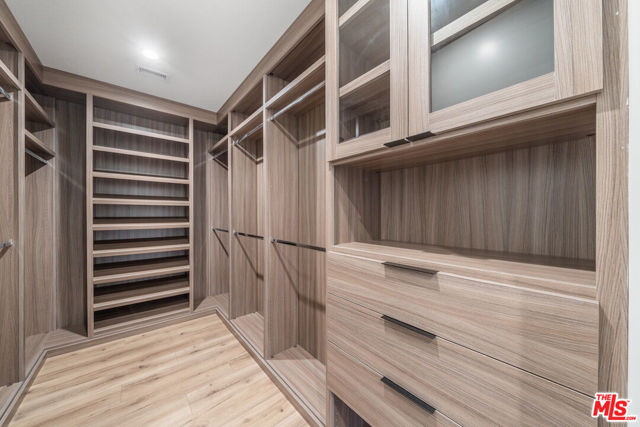 1903 S Bedford Street, Los Angeles CA: https://media.crmls.org/mediaz/6e5c3d0a-a47d-4977-986b-52d3012c8bc6.jpg