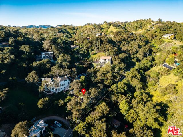 21936 Canon Drive, Topanga CA: https://media.crmls.org/mediaz/6e5c8624-6abc-448f-b011-74e61172cb6a.jpg