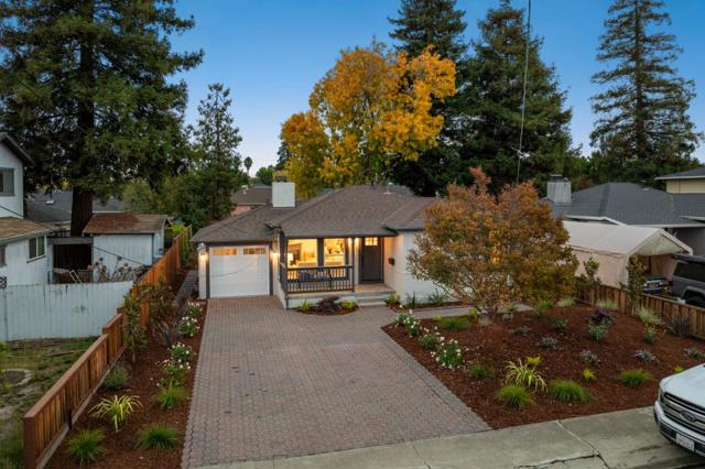 840 8th Avenue, Redwood City CA: https://media.crmls.org/mediaz/6e5ca1c2-4106-46e2-a272-112b8afffa1d.jpg