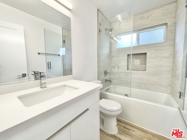 634 Flower, Los Angeles CA: https://media.crmls.org/mediaz/6e5cb02f-8b49-4f0d-b828-080db947eaf7.jpg