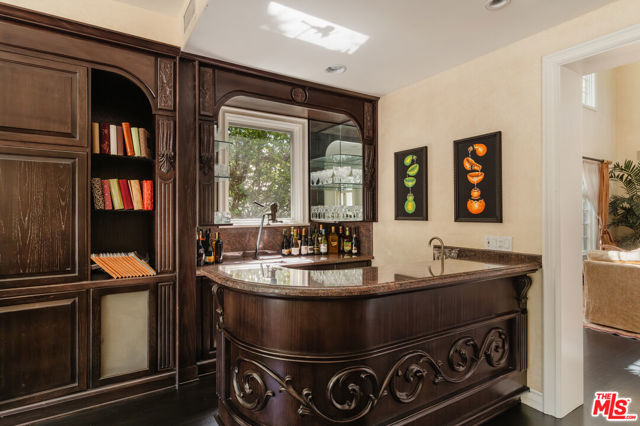 1202 San Vicente Boulevard, Santa Monica CA: https://media.crmls.org/mediaz/6e5cb040-958a-4661-b550-e84412f064ab.jpg