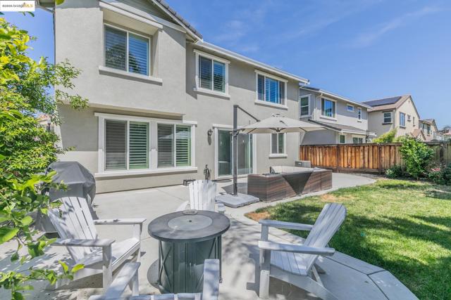 144 Scott Creek Way, Brentwood CA: https://media.crmls.org/mediaz/6e5d3154-a364-4a44-8f86-2399d156d8e2.jpg
