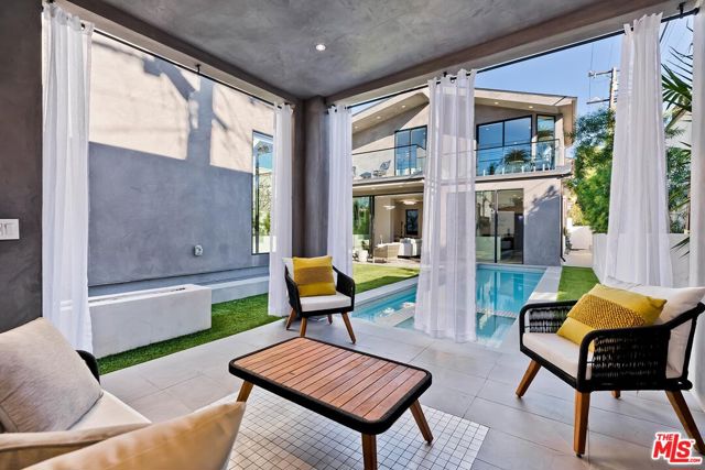 489 S Willaman Drive, Los Angeles CA: https://media.crmls.org/mediaz/6e5e4b7d-1a2b-45b4-81a7-333d646e6aaa.jpg