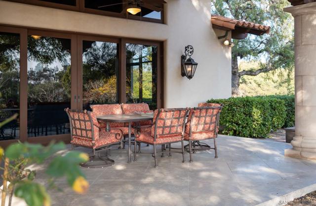 17535 Los Morros, Rancho Santa Fe CA: https://media.crmls.org/mediaz/6e5e99fc-d6b8-4a87-a364-4661836bb303.jpg
