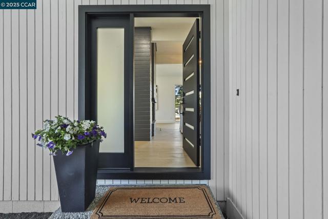 3233 Lucas Circle, Lafayette CA: https://media.crmls.org/mediaz/6e5ec215-a253-48f0-abc1-1c1c78822ece.jpg