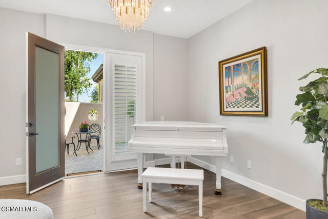 5715 Calais Court, Calabasas CA: https://media.crmls.org/mediaz/6e5eee8a-ef82-4c22-8de9-2fa3056ee0a5.jpg