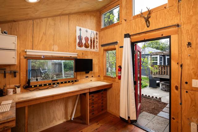 402 Poplar Avenue, Redwood City CA: https://media.crmls.org/mediaz/6e5f1915-c8ad-4fc9-8d30-541d9fe69d29.jpg
