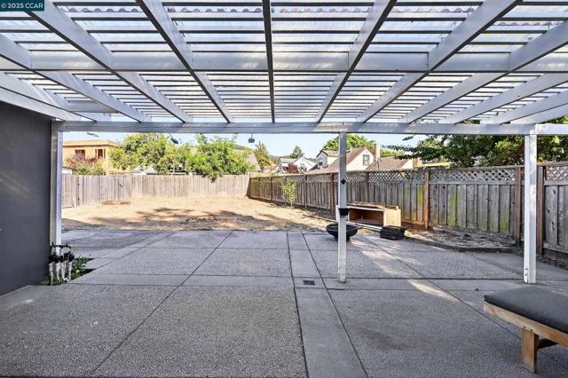 5774 Friar Ct, El Sobrante CA: https://media.crmls.org/mediaz/6e5fb415-c74b-4454-9fc8-6f19f6637c6a.jpg