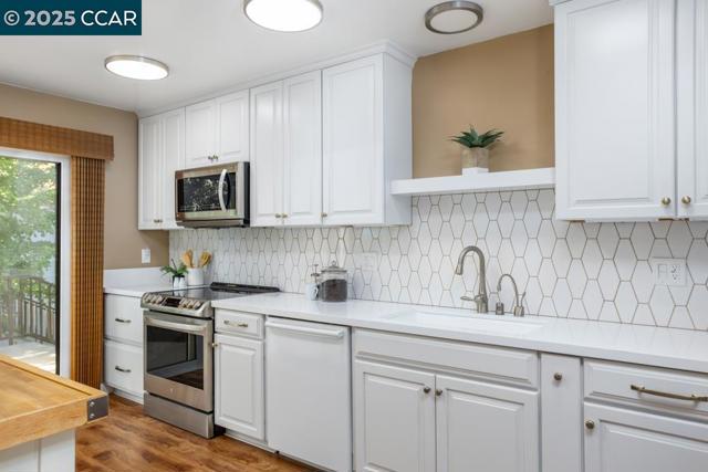 3520 Rossmoor Parkway, Walnut Creek CA: https://media.crmls.org/mediaz/6e5fdd12-0691-4a2f-9089-8de930dbf9a4.jpg