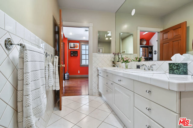 12359 Califa Street photo 54