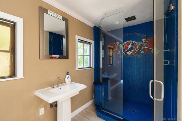 1010 Myrtle Way, San Diego CA: https://media.crmls.org/mediaz/6e6081e4-9014-4fa6-89d2-136249c83606.jpg