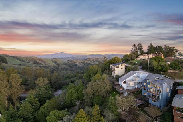 58 Villanova Drive, Oakland CA: https://media.crmls.org/mediaz/6e60b1ef-5781-4a07-b9eb-b0e1e6e06dc6.jpg