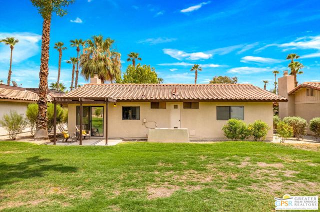 75190 Via Manzano, Palm Desert CA: https://media.crmls.org/mediaz/6e60e622-2399-45e7-8a81-c3a730cc8f0d.jpg